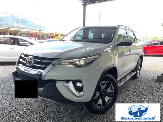 TOYOTA HILUX SW4 2.8 SRX DIAMOND 4X4 16V TURBO 2019